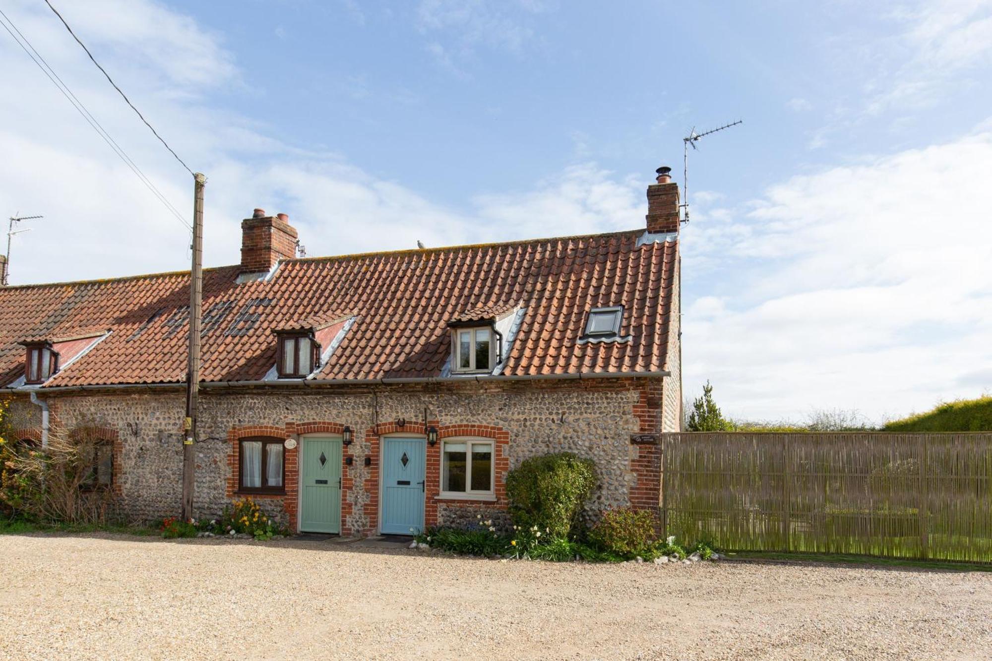 Garden Cottage West Beckham Exterior foto
